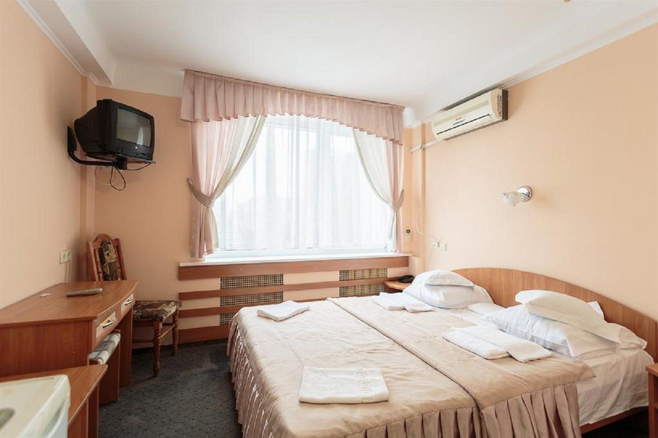 Druzhba Service Hotel Kiew Exterior foto